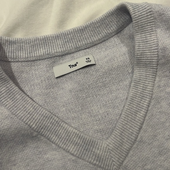 TNA aritzia grey vest xs - Picture 2 of 2